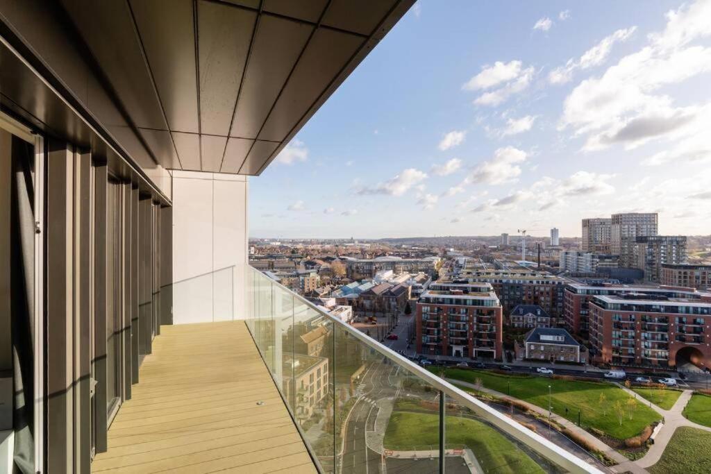 Luxury River Side Penthouse Лондон Екстериор снимка